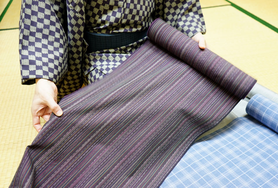 生地感や顏映りを見られます