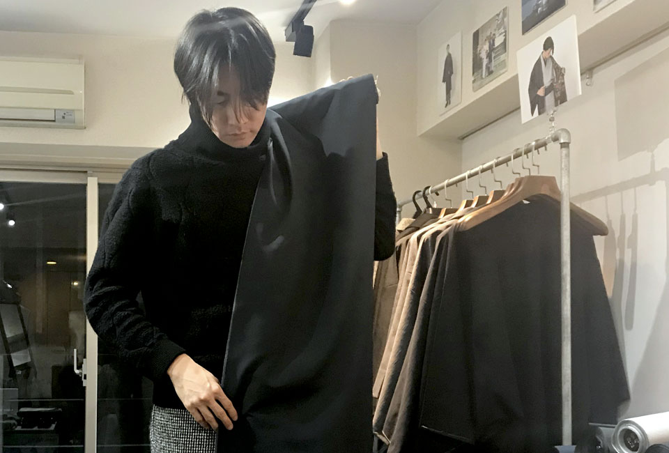 生地感や顏映りを見られます