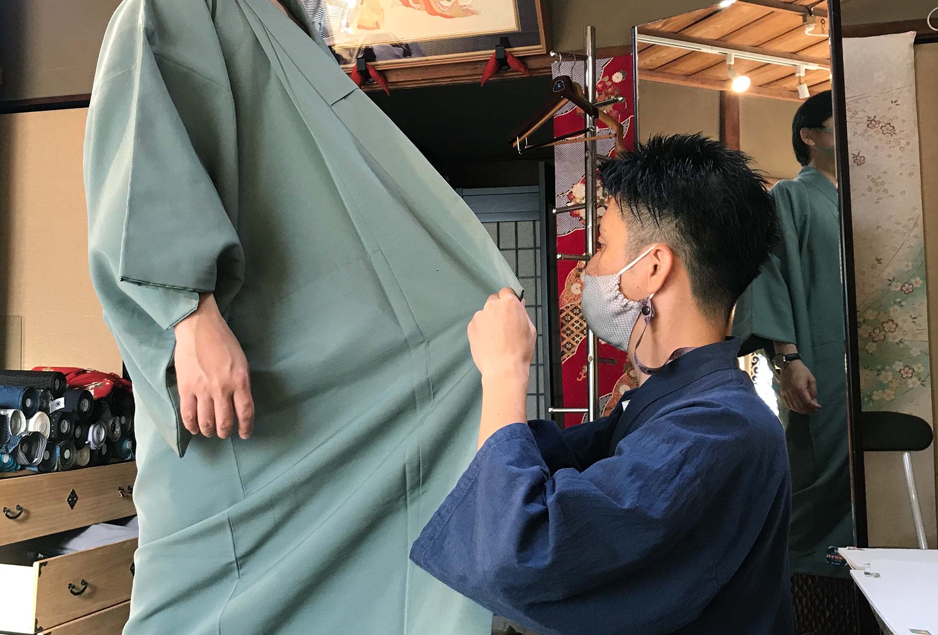 試着や採寸でサイズ感の確認