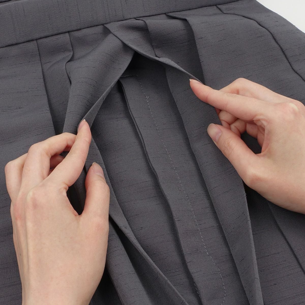 袴 無地 紬 濃グレー ファスナー付き 訳あり